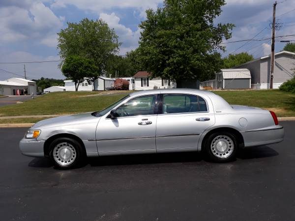 2002 Lincoln Town Car - cars & trucks - by dealer - vehicle... for sale in Bloomington, IN – photo 18