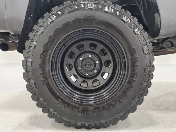 2015 Toyota Tacoma V6 4WD! 35'' Tires! LIFTED! Backup Cam! 99k... for sale in Suamico, WI – photo 17