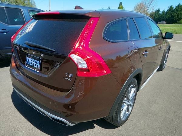 2017 Volvo V60 Cross Country AWD All Wheel Drive T5 Platinum Wagon for sale in Corvallis, OR – photo 4