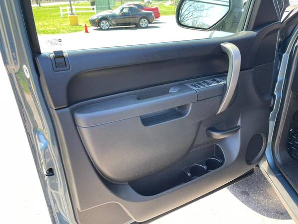 An Impressive 2013 Chevrolet Silverado 1500 TRIM with for sale in South Windsor, CT – photo 9