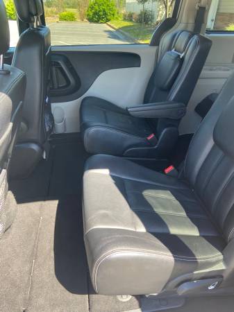 2014 Chrysler town and country for sale in Salisbury, District Of Columbia – photo 3