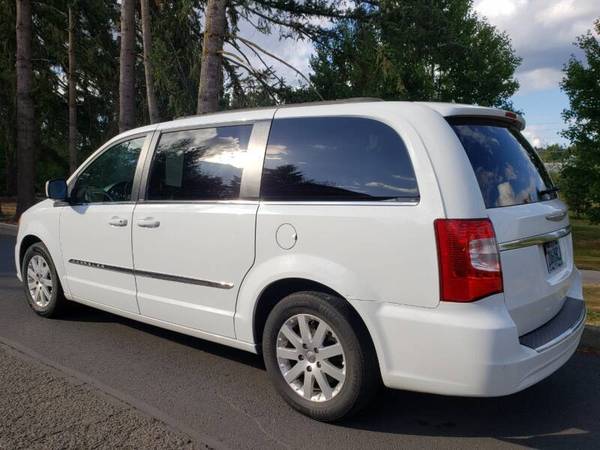 2014 CHRYSLER TOWN AND COUNTRY TOURING sienna odyseey quest mini-van... for sale in Milwaukie, OR – photo 2