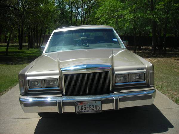 1988 Lincoln Town Car for sale for Parts for sale in Azle, TX – photo 2