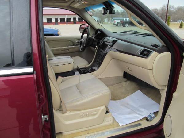 2007 Cadillac Escalade 7 passenger SUV (REDUCED) - cars & trucks -... for sale in Council Bluffs, IA – photo 8