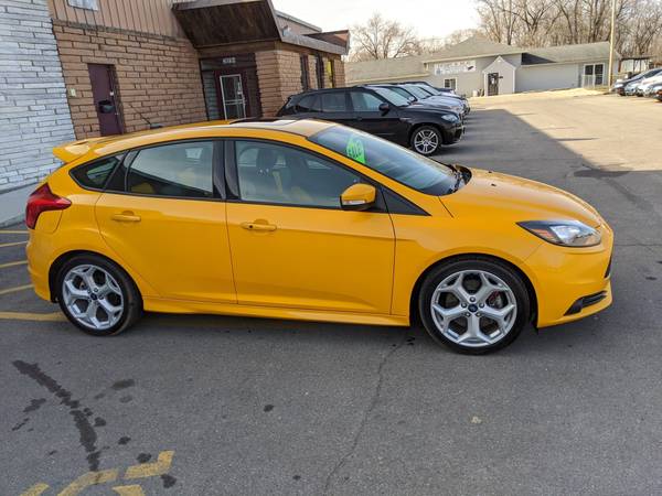 2013 Ford Focus ST - cars & trucks - by dealer - vehicle automotive... for sale in Evansdale, IA – photo 4