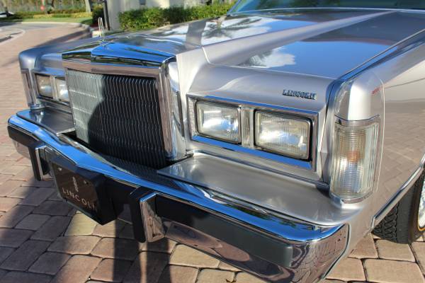 1988 Lincoln Town Car Signature Special Edition - cars & trucks - by... for sale in Royal Palm Beach, FL – photo 8