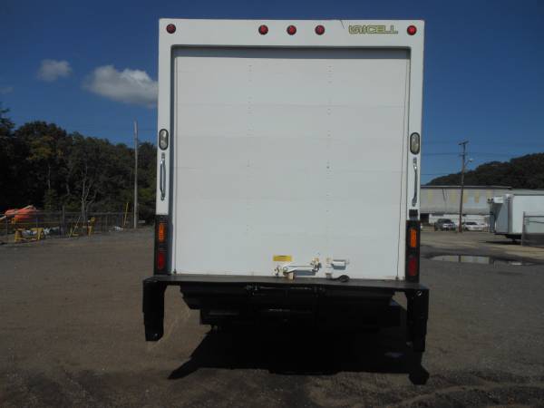 2014 Isuzu Npr HD 16' box truck w/lift gate only 59,000 miles LQQK!! for sale in Lincoln, RI – photo 6