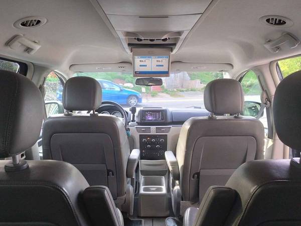 10 VW ROUTAN LUXURY MINIVAN Leather-Captain Chairs-DVD Maint for sale in East Derry, NH – photo 12