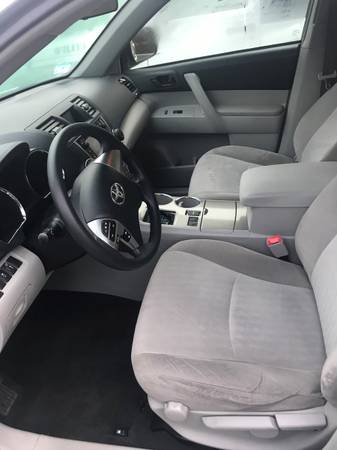 2013 Toyota Highlander, Florida Car, 2 WD, front wheel drive 98k... for sale in Woburn, MA – photo 4