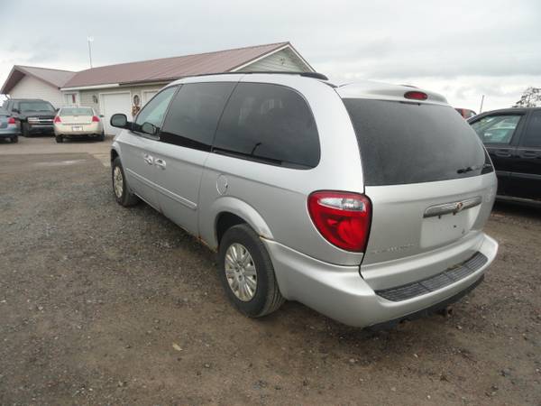 2006 Chrysler Town & Country - cars & trucks - by dealer - vehicle... for sale in Dorchester, WI – photo 3