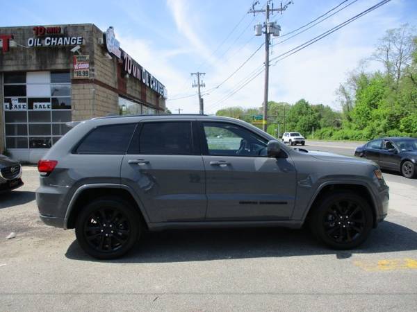 2019 Jeep Grand Cherokee Altitude suv Sting-Gray Clearcoat - cars & for sale in Bayside, NY – photo 6