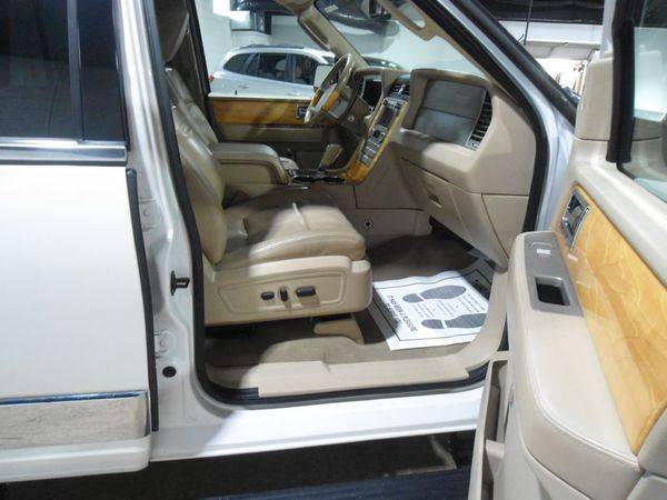 2010 LINCOLN NAVIGATOR LUXURY - FINANCING AVAILABLE-Indoor Showroom! for sale in PARMA, OH – photo 17