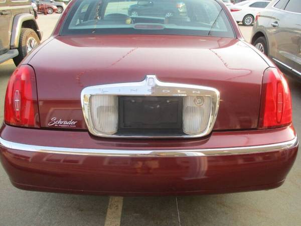 1999 Lincoln Town Car Signature 4dr Sedan 147000 Miles - cars &... for sale in Mount Pleasant, IA – photo 3