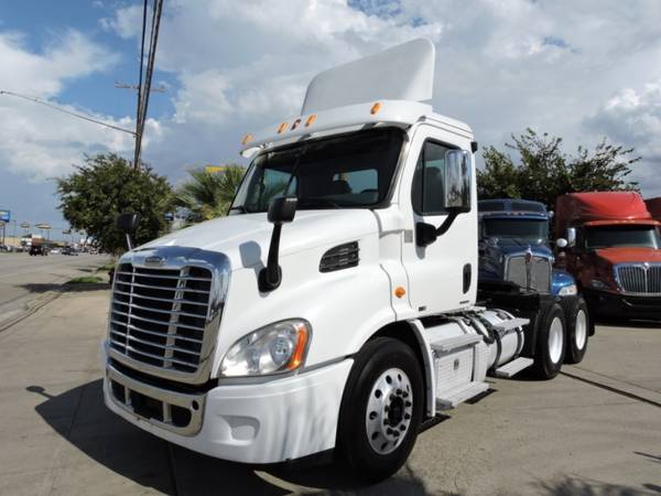 2011 FREIGHTLINER CASCADIA DAYCAB DD13 with for sale in Grand Prairie, TX – photo 13