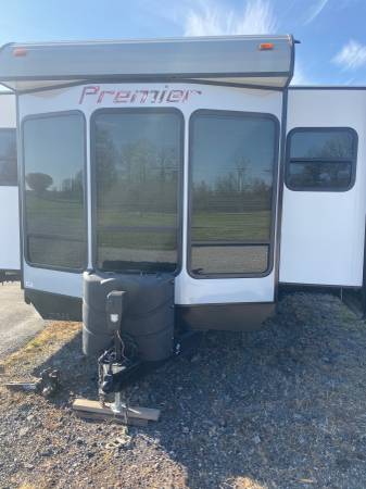 2019 travel trailer - cars & trucks - by owner - vehicle automotive... for sale in CHURUBUSCO, IN, IN – photo 3