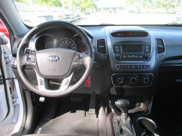 2014 Kia Sorento LX FWD - cars & trucks - by dealer - vehicle... for sale in Sioux City, IA – photo 14