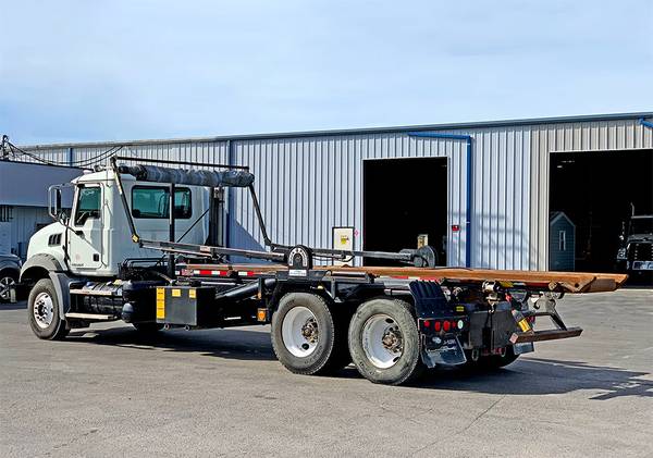 2015 Mack Granite GU813 Roll Off Truck - cars & trucks - by dealer -... for sale in Tampa, LA – photo 4