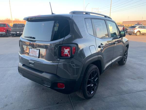 2020 Jeep Renegade Altitude FWD Sting-Gray Cle for sale in Omaha, NE – photo 7