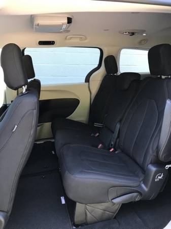 2017 CHRYSLER Pacifica Touring 4D Passenger Van for sale in Bay Shore, NY – photo 7