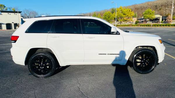 2017 Jeep Grand Cherokee Altitude 4x4 4dr SUV suv White - cars &... for sale in Fayetteville, AR – photo 7