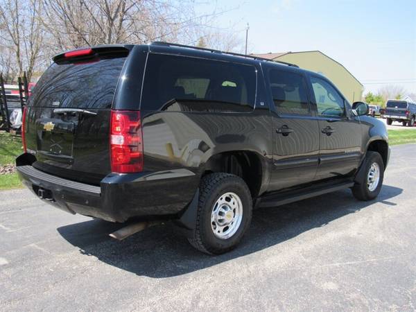 2007 Chevy Suburban 2500 LT - - by dealer - vehicle for sale in Appleton, WI – photo 6