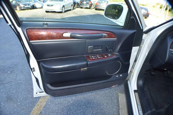 2003 Lincoln Town Car 4dr Sdn Executive w/Limousine Pkg for sale in Smyrna, DE – photo 5