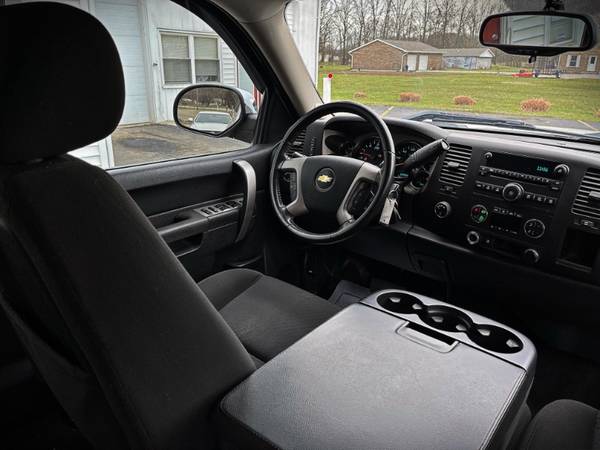 2011 Chevrolet Silverado 1500 LT Crew Cab 4WD - - by for sale in Goshen, IN – photo 12
