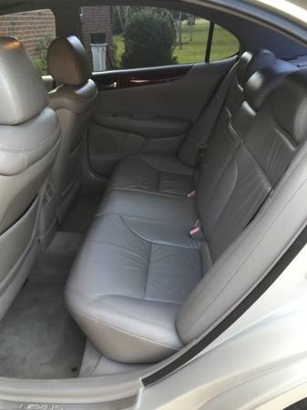 SILVER 2004 Lexus ES330 interior and exterior good condition - $2950 ( for sale in Houston, TX – photo 10
