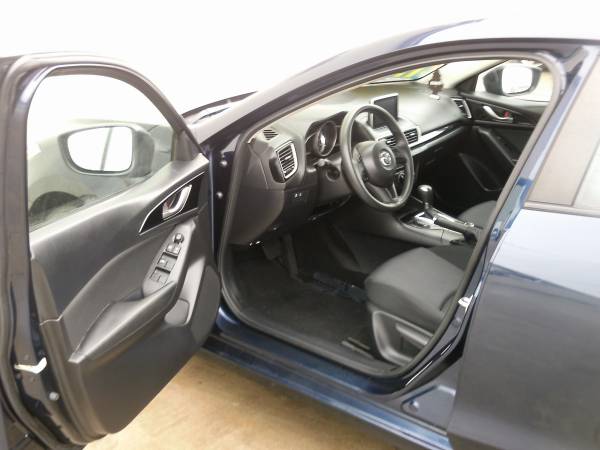 2016 Mazda 3I Sport-NICE CAR! VERY WELL MAINTAINED! for sale in Silvis, IA – photo 8