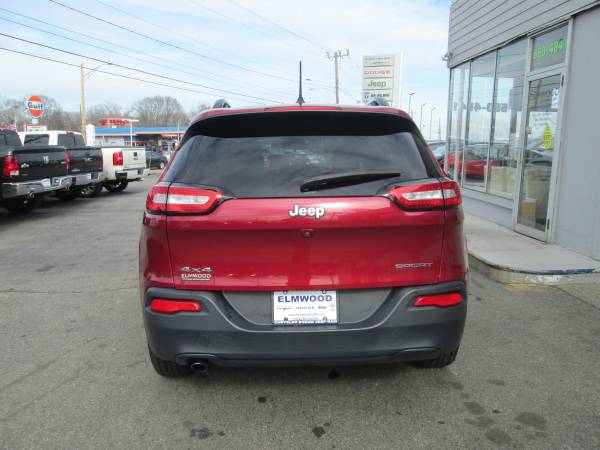 2016 jeep cherokee sport 4cl 4wd great on gas - - by for sale in East Providence, RI – photo 4