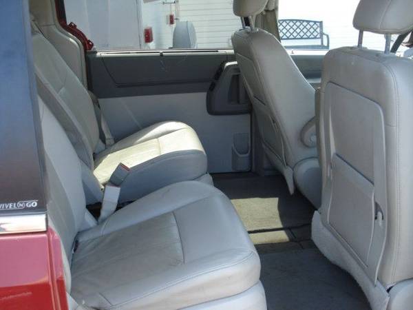 2008 Chrysler Town and Country - cars & trucks - by dealer - vehicle... for sale in ottumwa, IA – photo 9