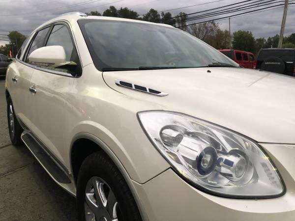 Clean Carfax! 2008 Buick Enclave CXL! AWD! 3rd Row! for sale in Ortonville, OH – photo 12