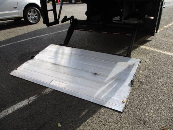 2016 Ford Super Duty F-650 Straight Frame 24 FOOT BOX TRUCK W/ LIFT... for sale in south amboy, OH – photo 7