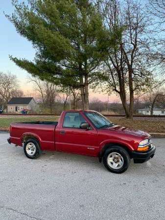 2002 Chevy S-10 5 SPEED MANUAL - cars & trucks - by dealer - vehicle... for sale in Saint Clair, MO – photo 3