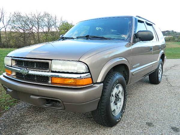 2004 CHEVROLET BLAZER 4X4 LOW MILES - cars & trucks - by dealer -... for sale in Staunton, PA – photo 2