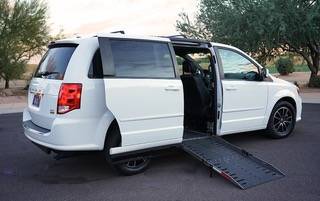 Wheelchair Van 2017 Dodge Grand Caravan SXT REDUCED for sale in Flagstaff, AZ – photo 3