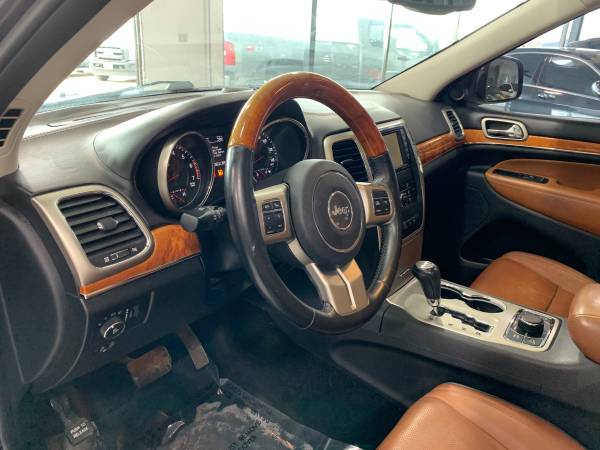 2011 Jeep Grand Cherokee Overland - - by dealer for sale in Springfield, IL – photo 8