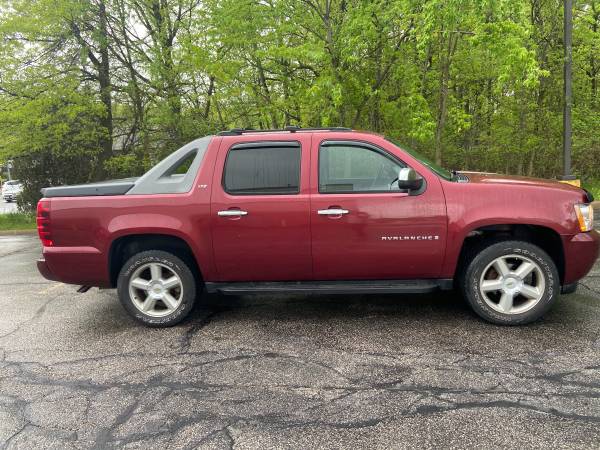 2008 Chevrolet Avalanche LTZ - - by dealer - vehicle for sale in Eastlake, OH – photo 4