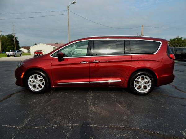 2017 CHRYSLER PACIFICA TOURING L PLUS 3.6L LEATHER HEAT DVD NAV LOADED for sale in Carthage, MO – photo 2