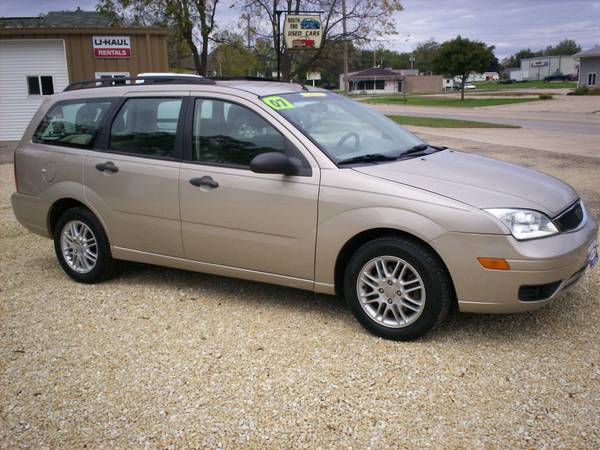 07 Ford Focus SE Wagon for sale in OELWEIN, IA – photo 2