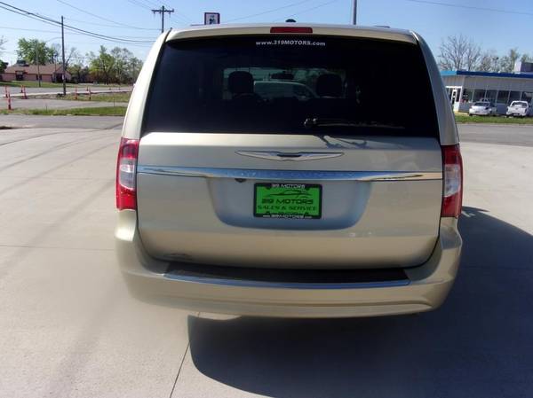 2011 Chrysler Town Country Touring - - by dealer for sale in Cedar Rapids, IA – photo 6