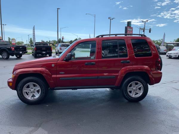 2007 Jeep Liberty Sport 4WD - 73,000 miles - Sunroof - Clean! for sale in Oak Forest, IL – photo 4