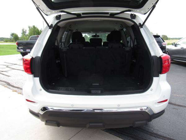 2019 Nissan Pathfinder SV - cars & trucks - by dealer - vehicle... for sale in Neenah, WI – photo 7