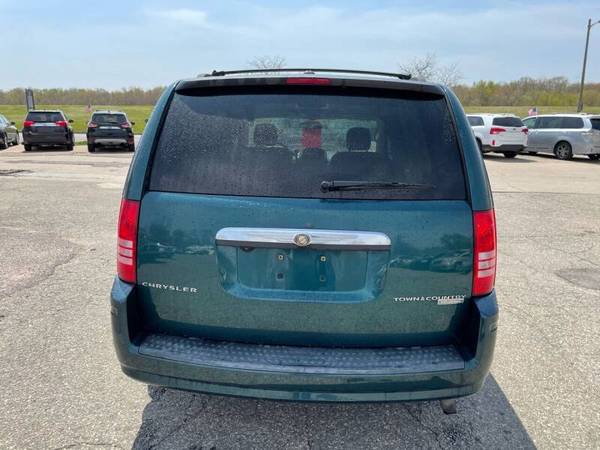 2009 Chrysler Town and Country Touring 4dr Mini Van for sale in Portage, WI – photo 7