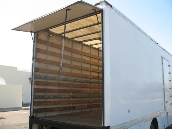 2005 GMC C6500 Crew Cab Box Truck 24FT Liftgate - - by for sale in Mesa, AZ – photo 12