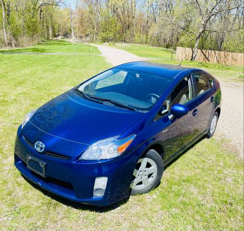 2010 Toyota Prius beautiful 110k miles Package 2 for sale in Shakopee, MN – photo 4