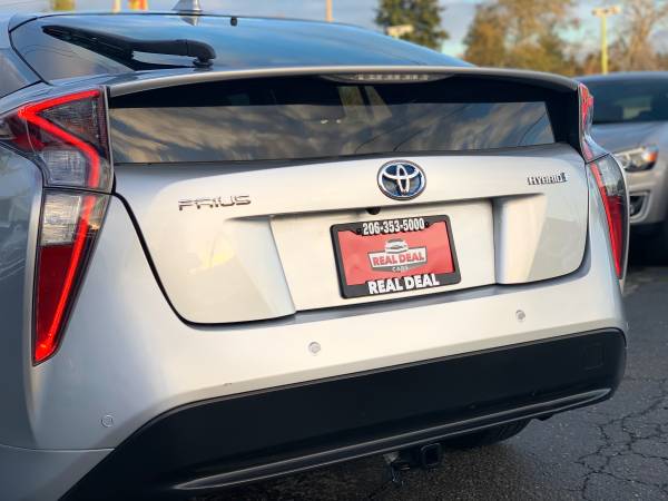 ▪︎☆●☆▪︎2017 Toyota Prius TWO 1-OWNER 49MPG 35K LOW MILES LIKE NEW -... for sale in Lynnwood, WA – photo 9