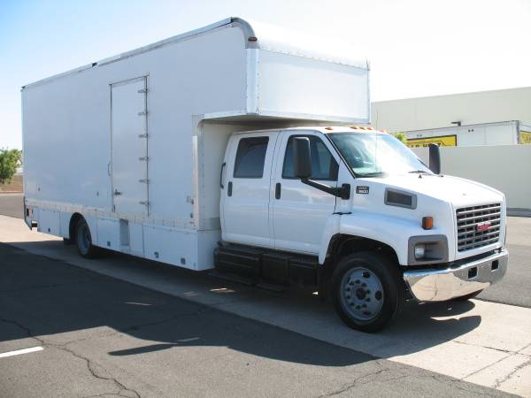 2005 GMC C6500 Crew Cab Box Truck 24FT Liftgate - - by for sale in Mesa, AZ – photo 2