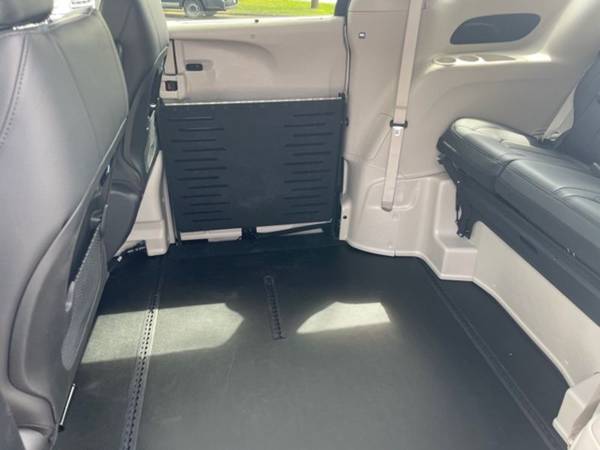 Wheelchair/Handicap Accessible 2021 Chrysler Pacifica Touring for sale in Other, MI – photo 3
