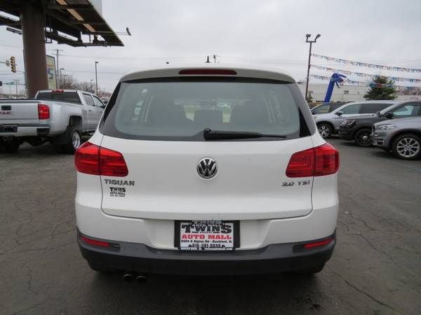 2012 Volkswagen Tiguan SE - - by dealer - vehicle for sale in Rockford, IL – photo 7